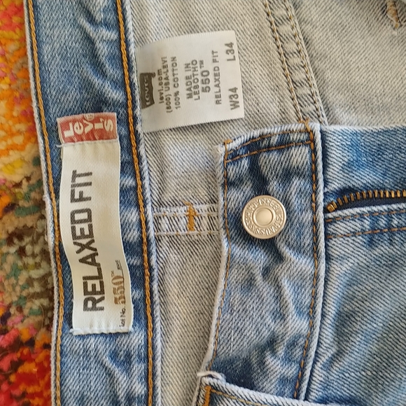 LEVI'S  550 34X34  Men's Relaxed Fit 100% Cotton  Lighter Wash Jeans EUC - Picture 4 of 8